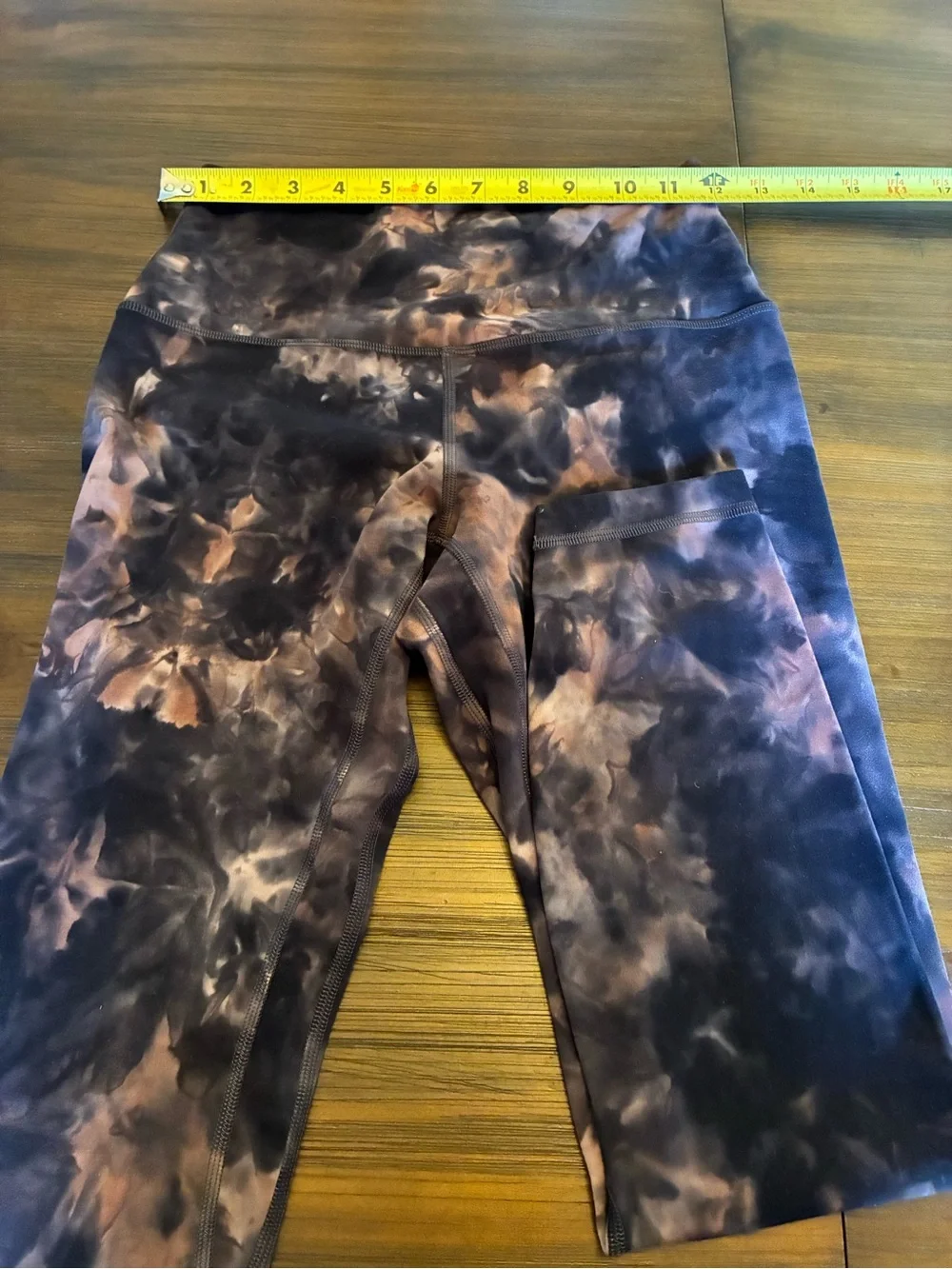 lululemon athletica women’s Black and Purple Tie-Dye Athletic leggings.